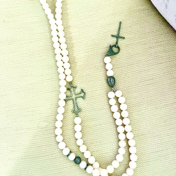 Pink jade pearl necklace with diamonds